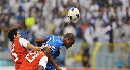 بالفيديو والصور.. الشمراني ينقذ الهلال من السقوط أمام أهلي دبي